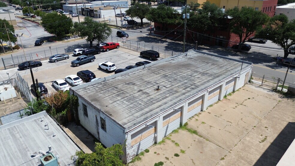 1012 Florence St, Fort Worth, TX for lease - Building Photo - Image 2 of 11