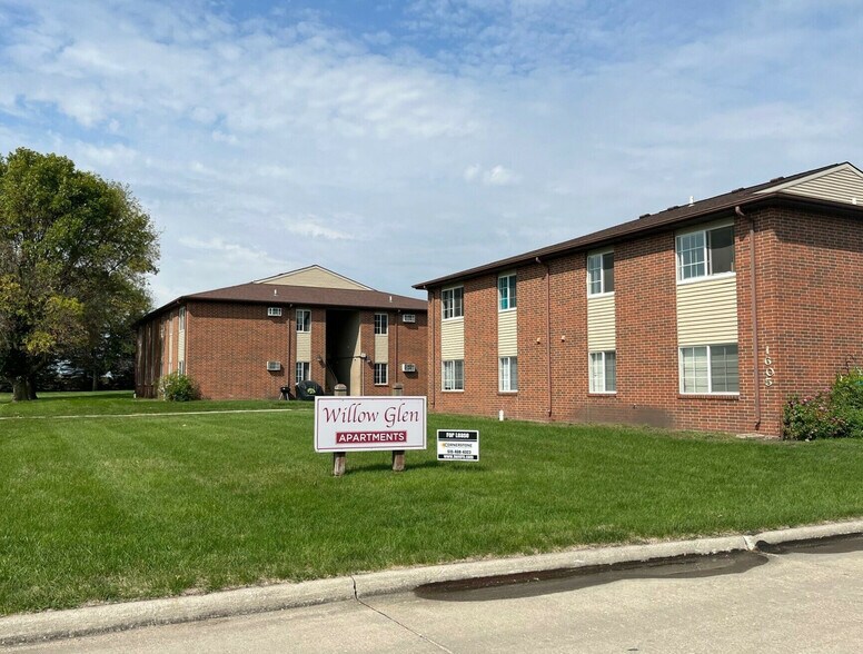 1605 Collins St, Webster City, IA à vendre - Photo du bâtiment - Image 3 de 13