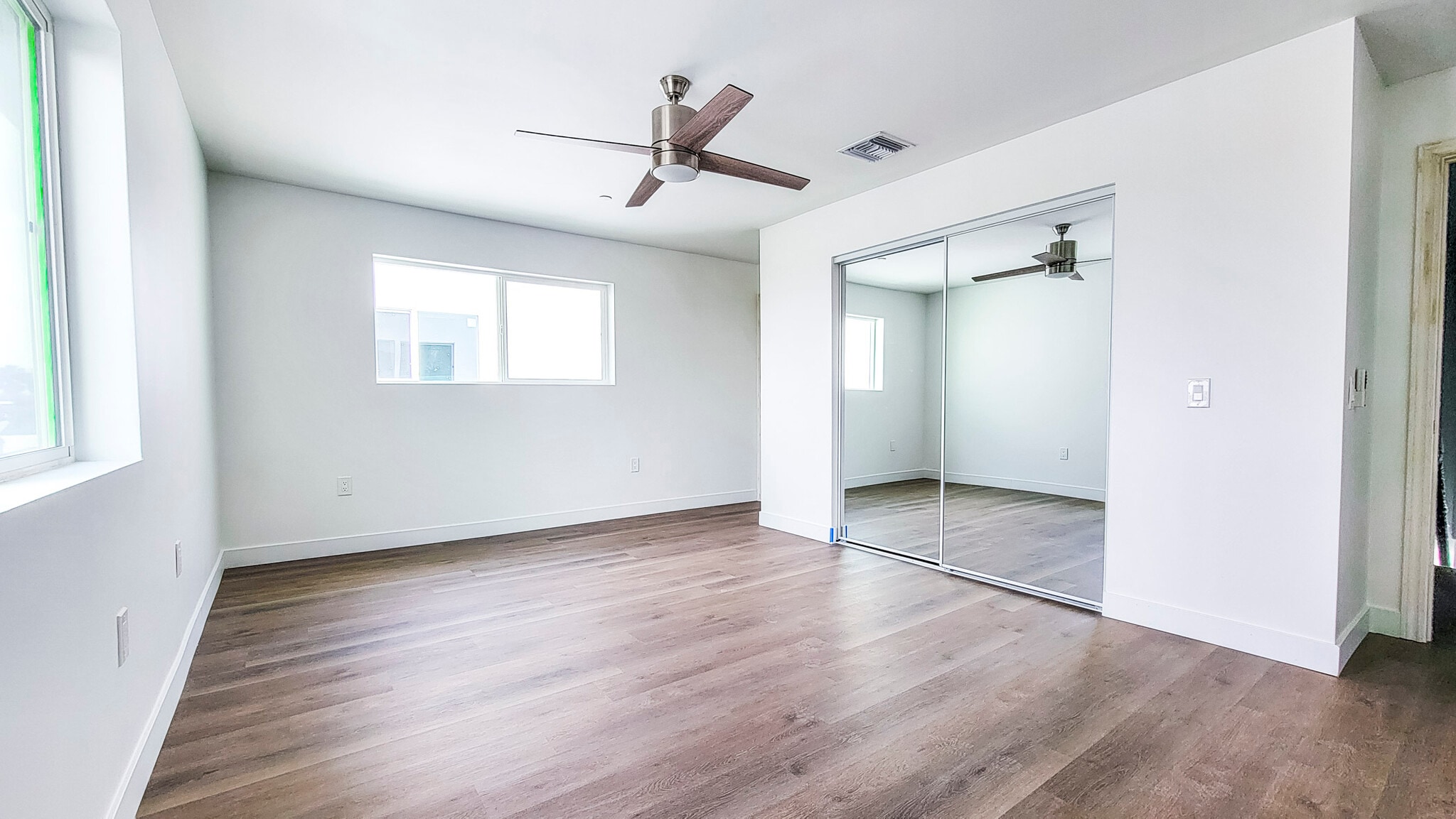 11503 New Hampshire Ave, Los Angeles, CA à vendre Photo intérieure- Image 1 de 8