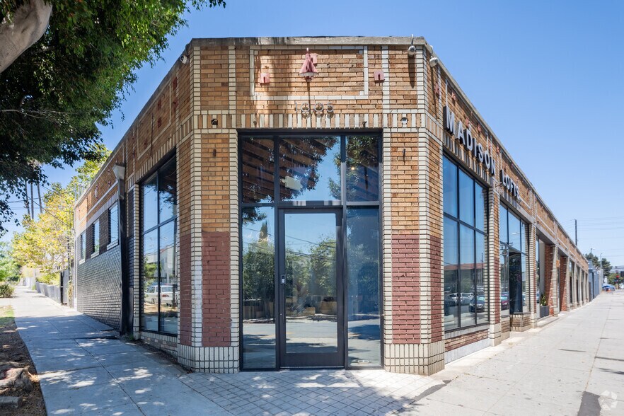 1005 N Madison Ave, Los Angeles, CA à louer - Photo du bâtiment - Image 3 de 60