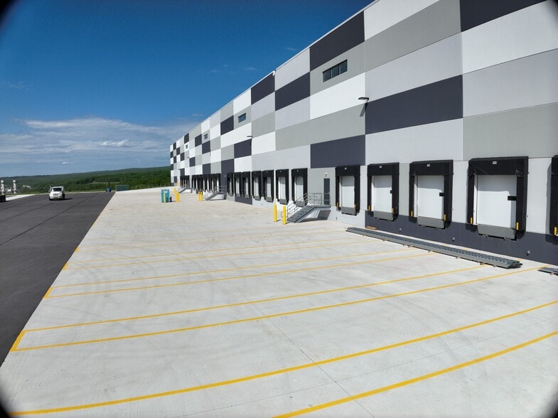 Valley View Dr, Jessup, PA for lease - Building Photo - Image 3 of 9