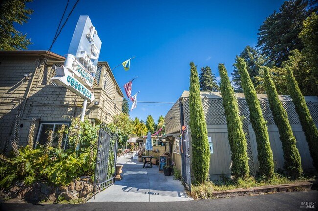 Plus de détails pour 16390 4th St, Guerneville, CA - Services hôteliers à vendre