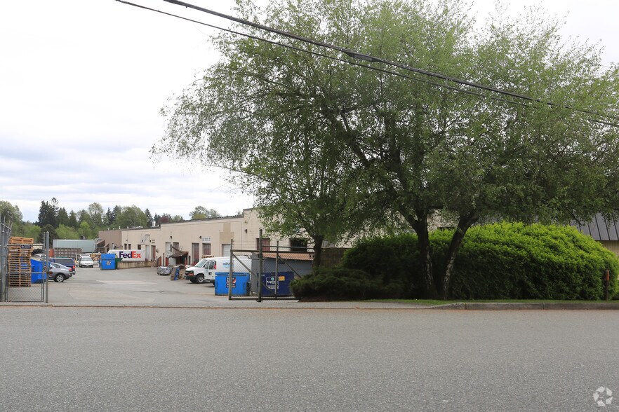 4173-4199 McConnell Dr, Burnaby, BC à louer - Photo du bâtiment - Image 2 de 11