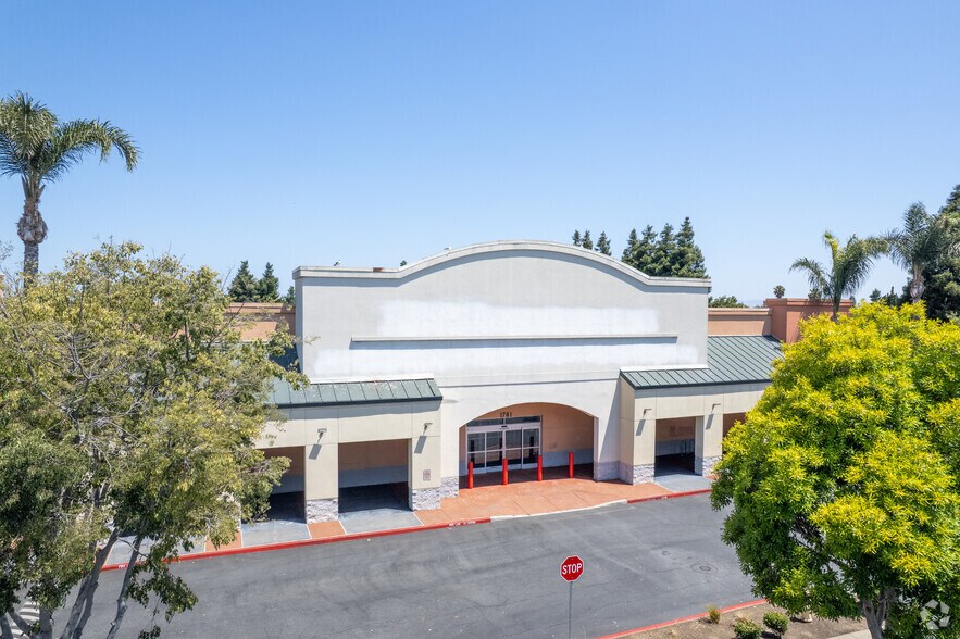 1761 E Bayshore Rd, East Palo Alto, CA for lease - Building Photo - Image 1 of 4