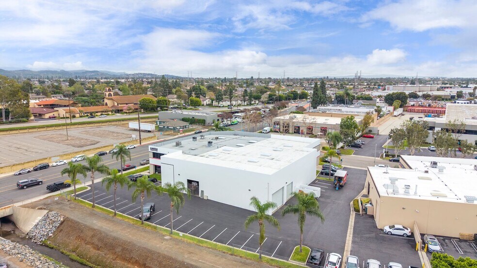 1870 N Glassell St, Orange, CA à louer - Photo du bâtiment - Image 3 de 3