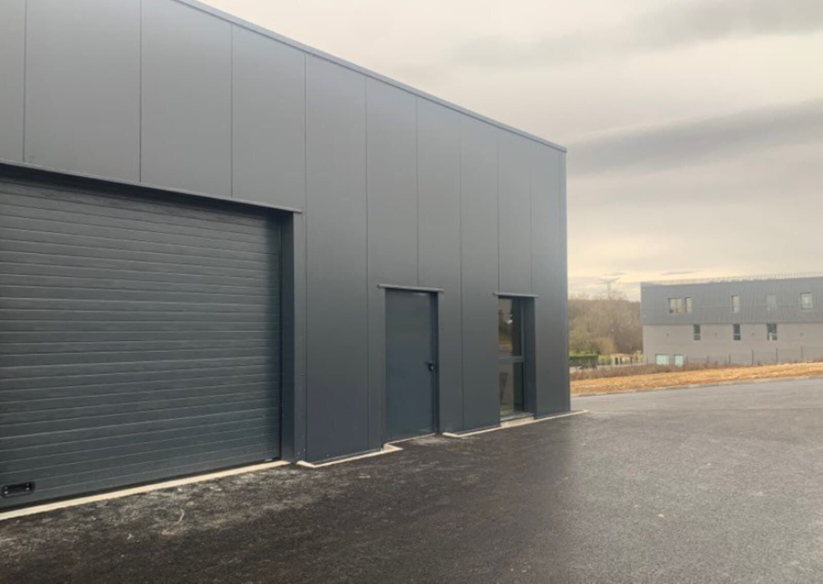 Flex in Montussan for lease Building Photo- Image 1 of 5