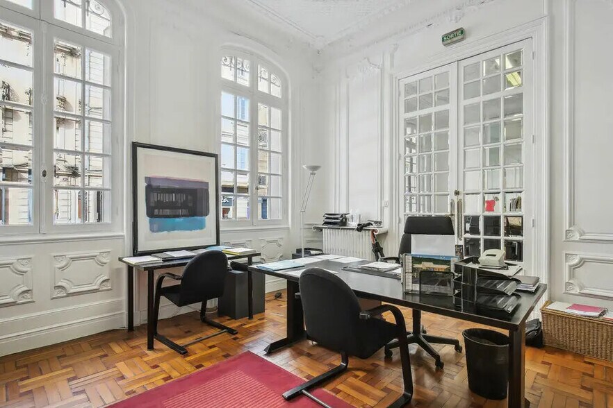 Office in Bordeaux for lease - Interior Photo - Image 2 of 7