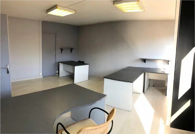 53 Avenue Camille Rousset, Bron à louer - Photo du bâtiment - Image 2 de 5
