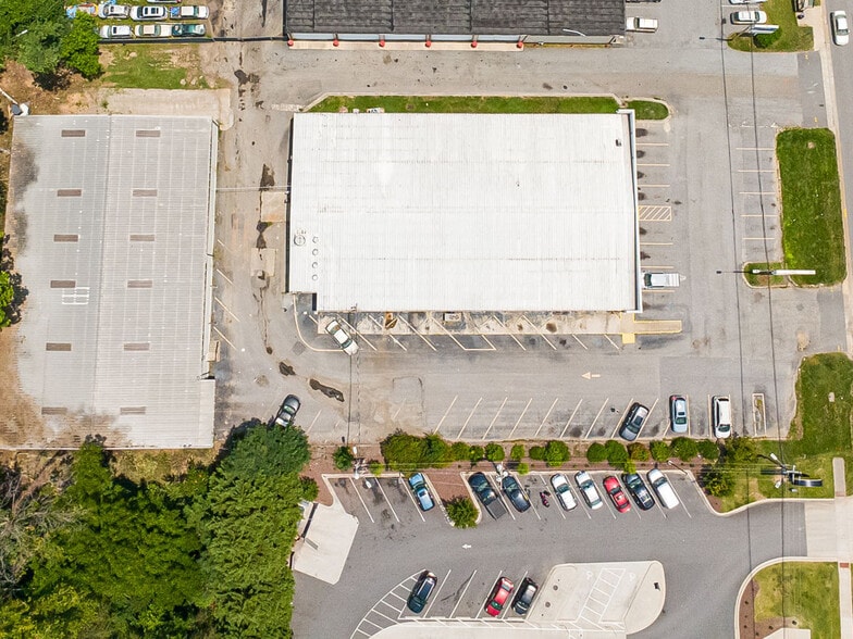 1380 Tunnel Rd, Asheville, NC for lease - Building Photo - Image 2 of 12