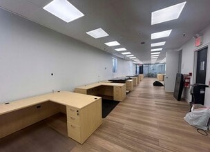5315 37th Ave, Woodside, NY for lease Interior Photo- Image 2 of 8