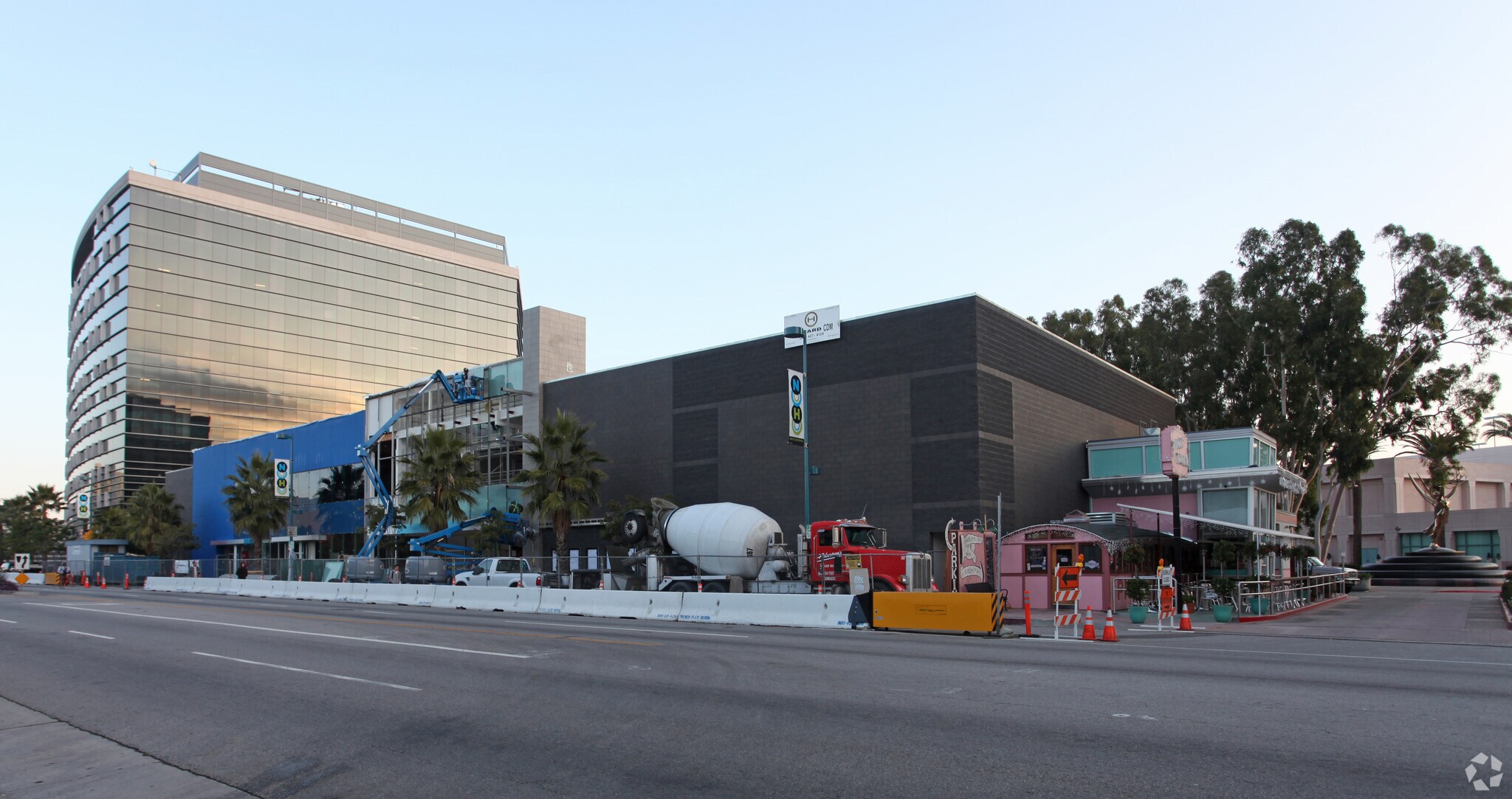 5240 Lankershim Blvd, North Hollywood, CA for lease Primary Photo- Image 1 of 15