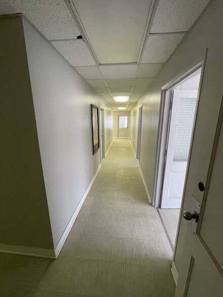 INDUSTRIAL CAMPUS portfolio of 2 properties for sale on LoopNet.ca - Building Photo - Image 3 of 33