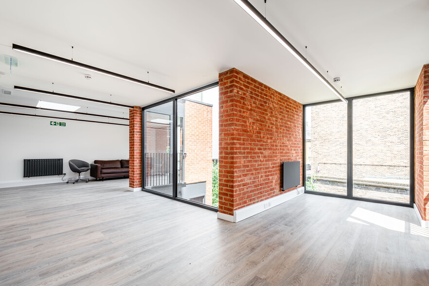 10-12 Baches St, London for lease - Interior Photo - Image 2 of 23