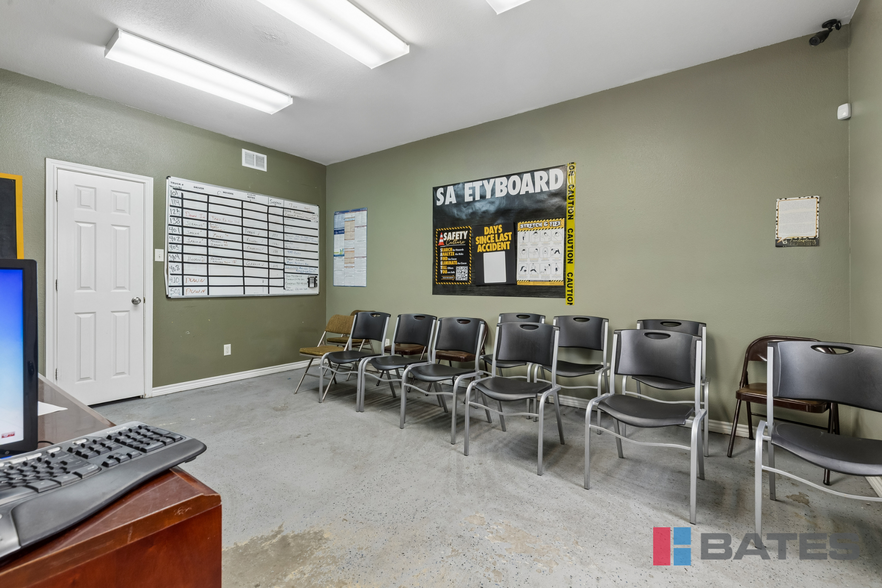 423 Gautney St, Garland, TX à louer - Photo du bâtiment - Image 3 de 11