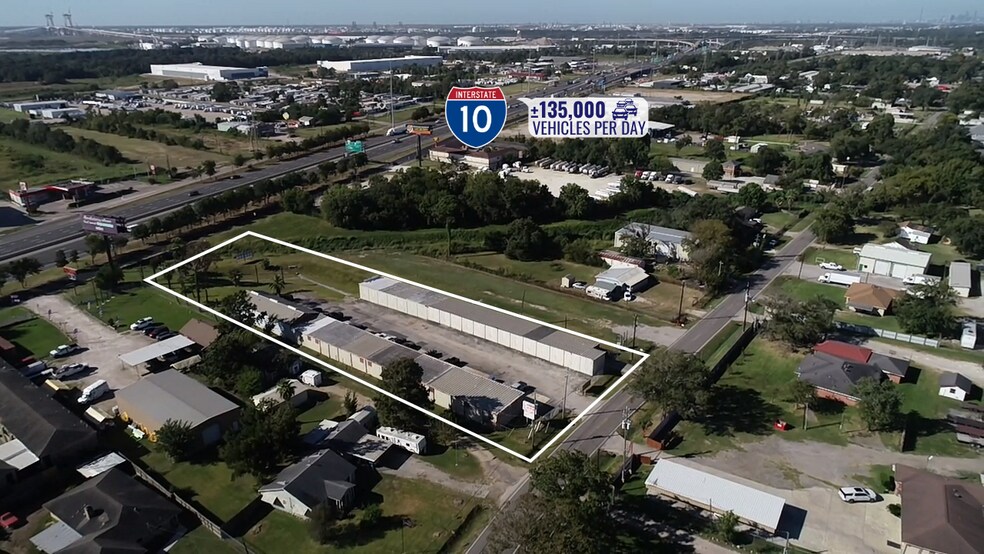 Channelview Self, RV & Boat Storage portefeuille de 2 propriétés à vendre sur LoopNet.ca - Photo du bâtiment - Image 2 de 11