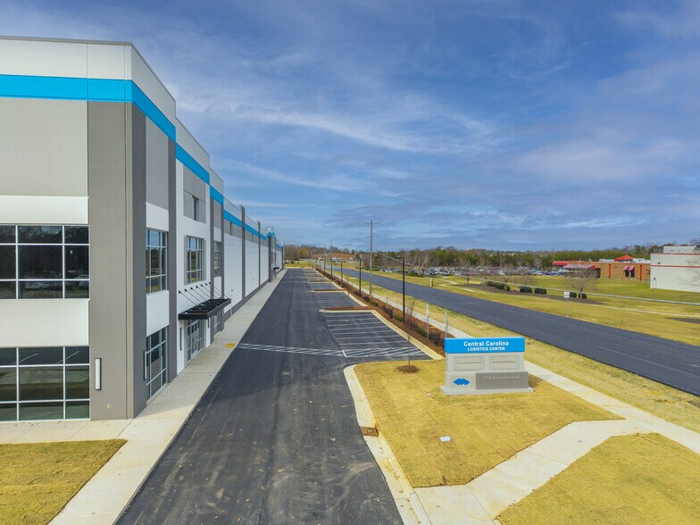 1736 Whites Kennel Rd, Burlington, NC à louer - Photo du bâtiment - Image 3 de 6