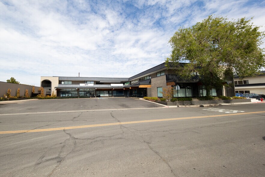 3376-3396 Lakeside Dr, Reno, NV à louer - Photo du bâtiment - Image 2 de 3