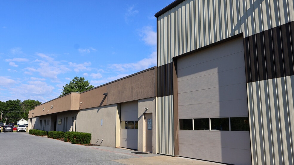 6330-6332 Flank Dr, Harrisburg, PA for sale - Building Photo - Image 3 of 26