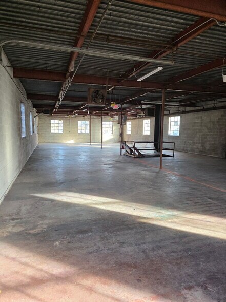 30 Apsley St, Hudson, MA à louer - Photo du bâtiment - Image 2 de 4