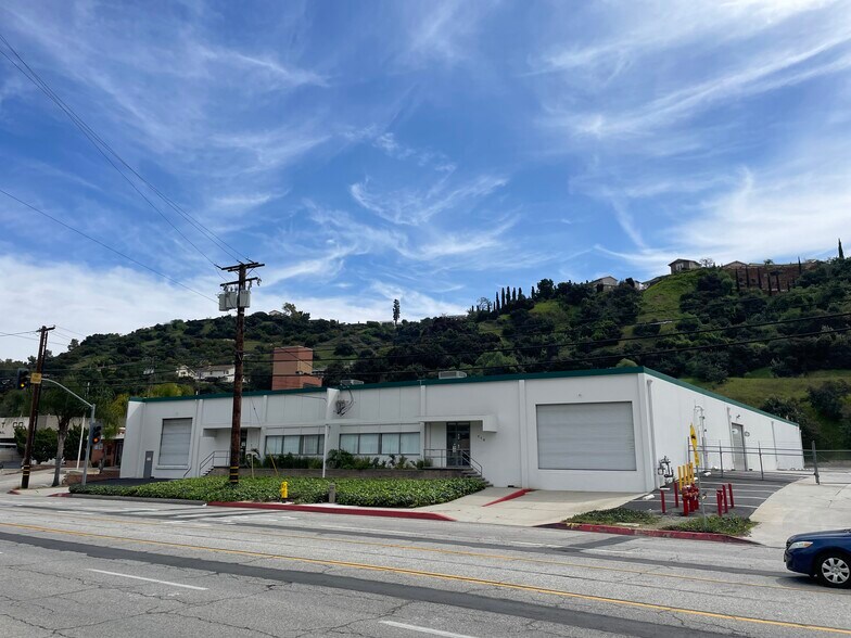 708-710 Monterey Pass Rd, Monterey Park, CA à vendre - Photo du bâtiment - Image 2 de 7