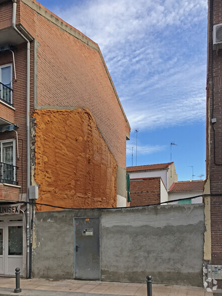 Calle de la Huerta Chica, 26, San Fernando De Henares, Madrid for sale - Primary Photo - Image 1 of 2