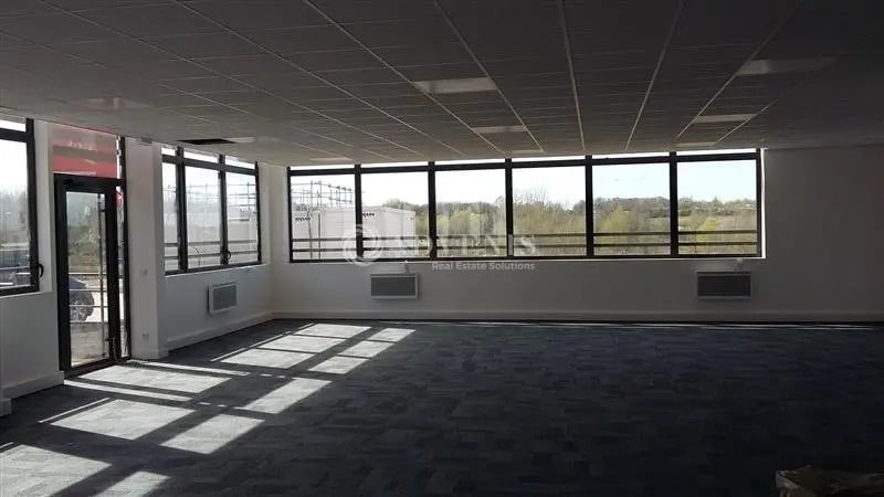 Flex in Bussy-Saint-Georges for lease - Interior Photo - Image 3 of 7