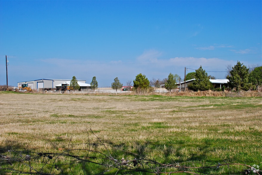 500 Dennis Rd, Weatherford, TX for lease - Building Photo - Image 2 of 27