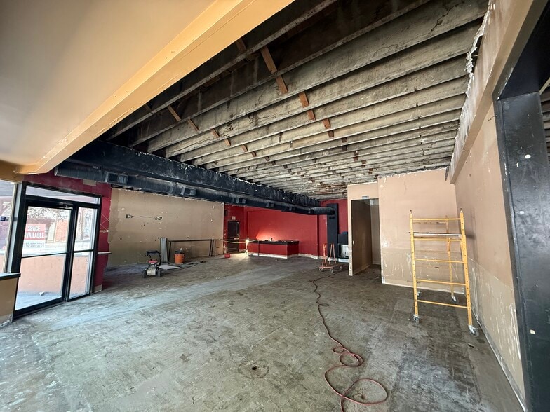 134 E Main St, New Albany, IN for lease - Interior Photo - Image 3 of 10