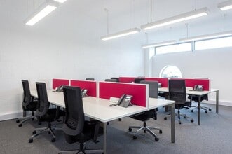 Marsh Way, Rainham for lease Interior Photo- Image 1 of 16