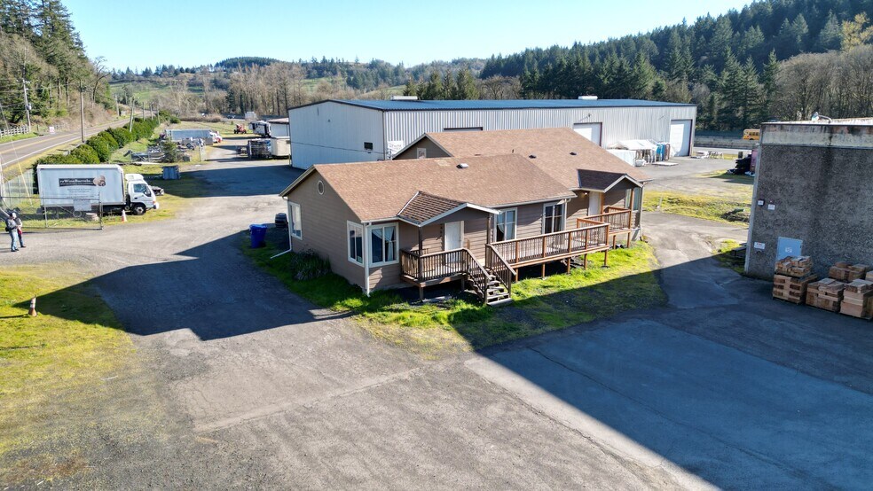10466 Sunnyside Rd SE, Jefferson, OR à louer - Photo du bâtiment - Image 3 de 8