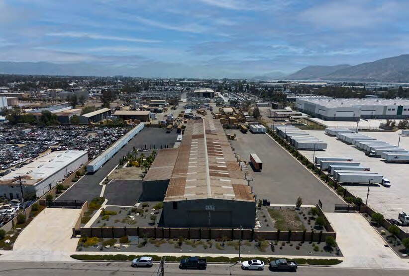 10665 Redwood Ave, Fontana, CA à louer - Photo du bâtiment - Image 3 de 6