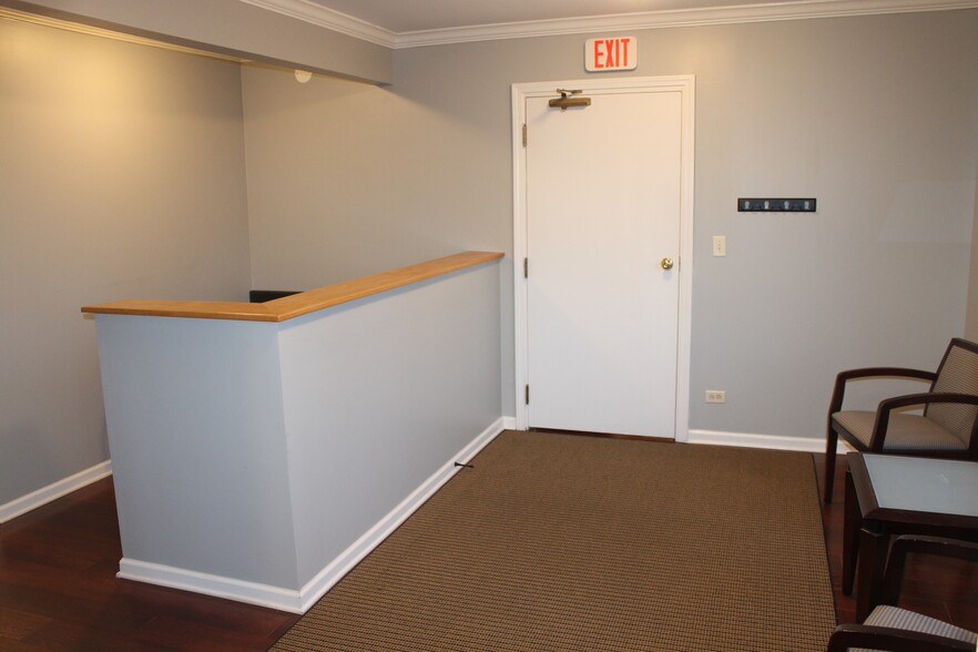 316 W Roosevelt Rd, Wheaton, IL for lease - Interior Photo - Image 3 of 15