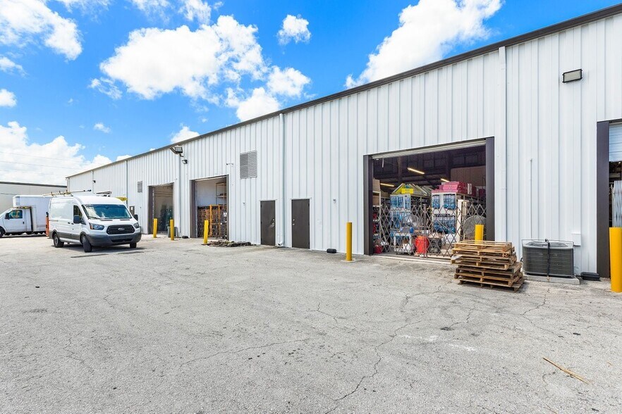 1973-1981 10th Ave N, Lake Worth Beach, Lake Worth Beach, FL à louer - Photo du bâtiment - Image 2 de 13