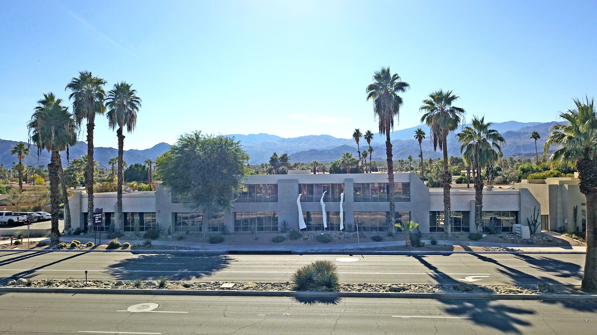 73121 Fred Waring Dr, Palm Desert, CA à louer Photo du bâtiment- Image 1 de 2