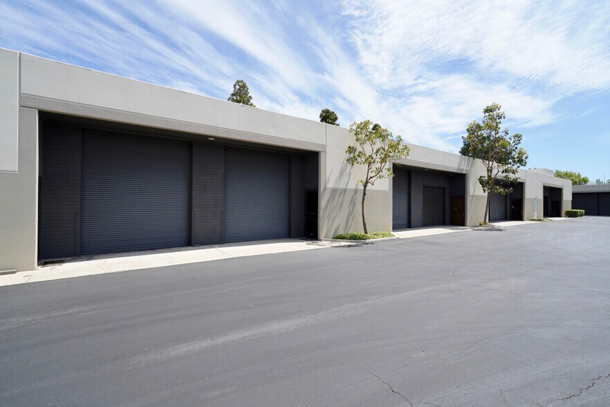 1200 Main St, Irvine, CA à louer - Photo du bâtiment - Image 3 de 18