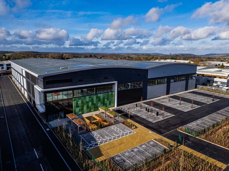 Coronation Rd, High Wycombe for lease - Building Photo - Image 1 of 8
