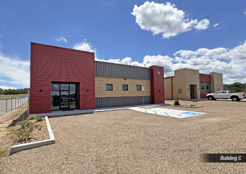 1376 NM 333, Tijeras, NM à louer - Photo du bâtiment - Image 2 de 8