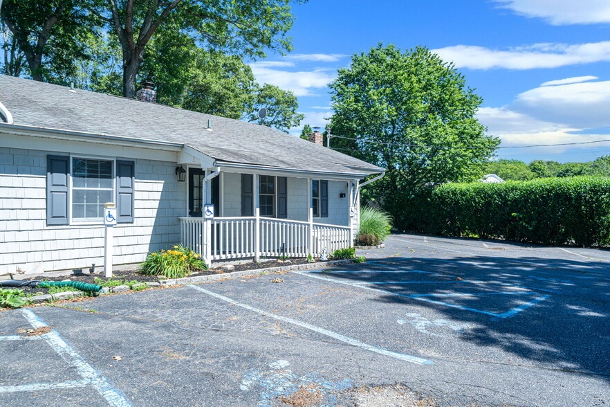 41 Echo Ave, Miller Place, NY for lease - Building Photo - Image 3 of 23