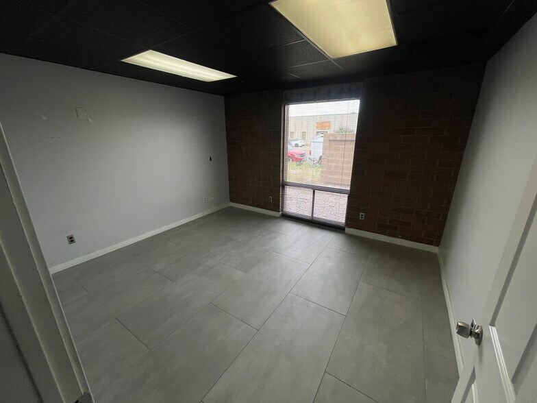 583 Billinis Rd, Salt Lake City, UT à louer - Photo du bâtiment - Image 2 de 5