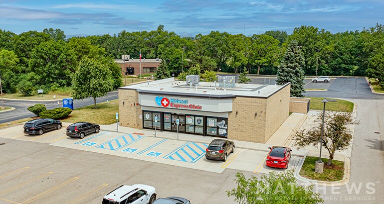 855-865 E Geneva Rd, Carol Stream, IL à vendre - Photo du bâtiment - Image 2 de 3