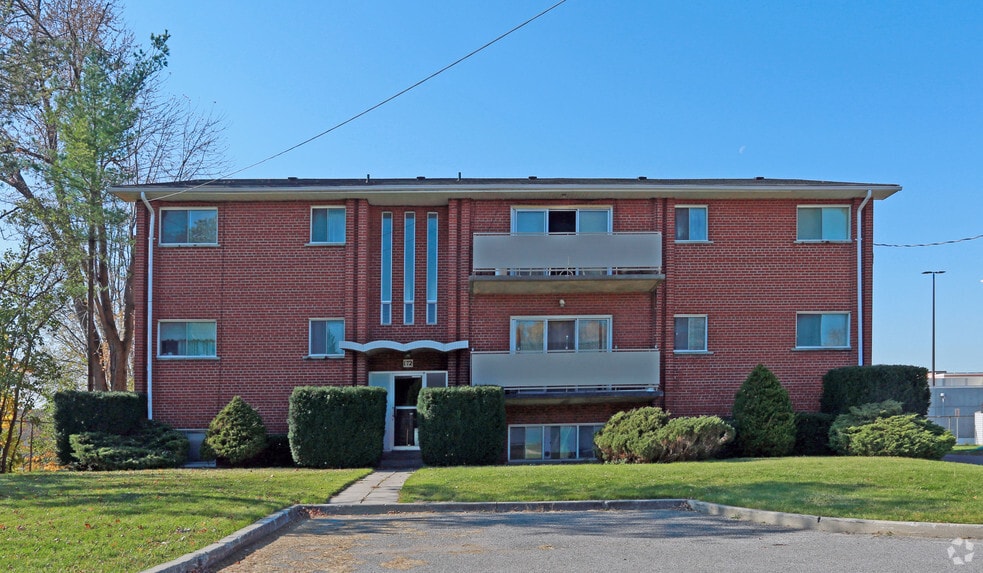 160-172 Westmount St, Oshawa, ON à vendre - Photo du bâtiment - Image 2 de 4