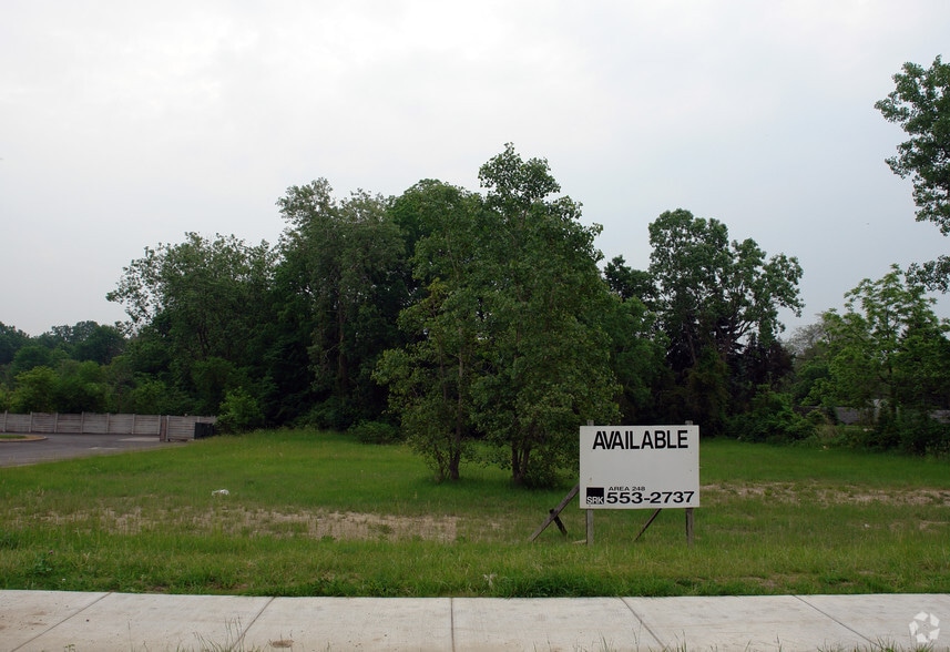 43260 Van Dyke Ave, Sterling Heights, MI for sale - Building Photo - Image 3 of 6
