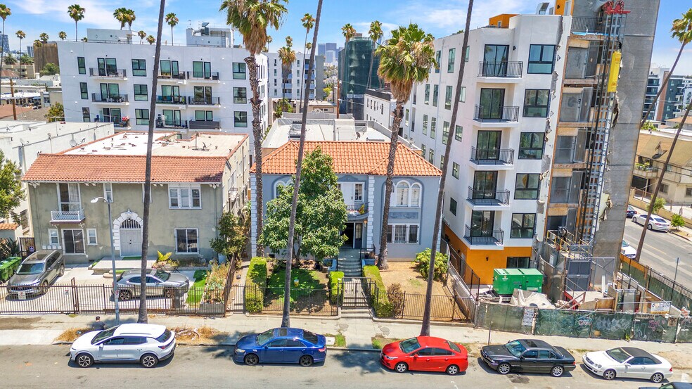 932 S Mariposa Ave, Los Angeles, CA à vendre - Photo du bâtiment - Image 2 de 12