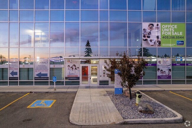 Plus de détails pour 3105-3223 5 Ave NE, Calgary, AB - Bureau à vendre