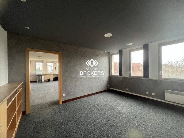 Office in Igny for lease - Interior Photo - Image 3 of 8