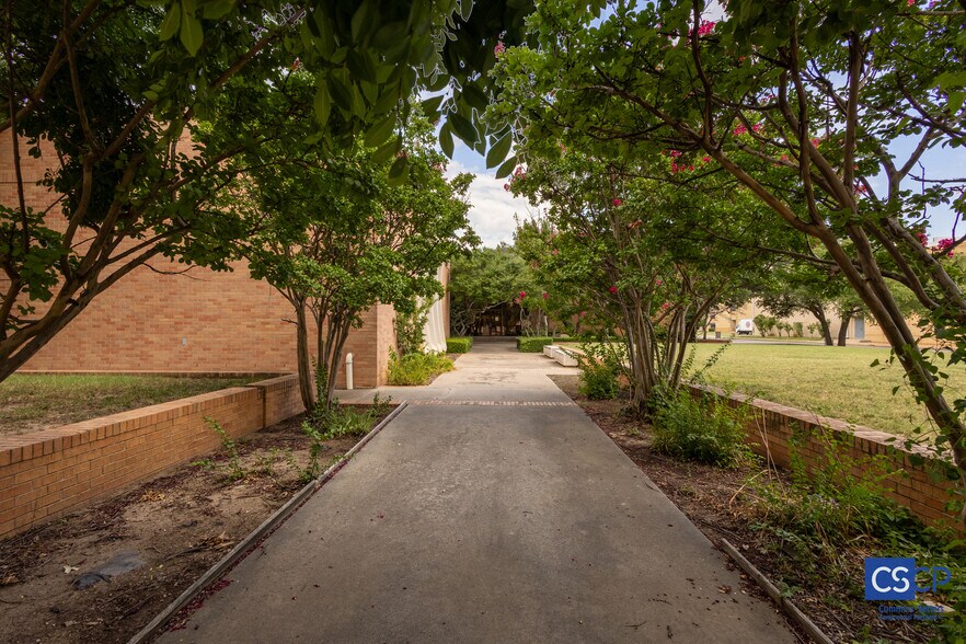 855 W Ash Ave, Duncan, OK à vendre - Photo du bâtiment - Image 2 de 38