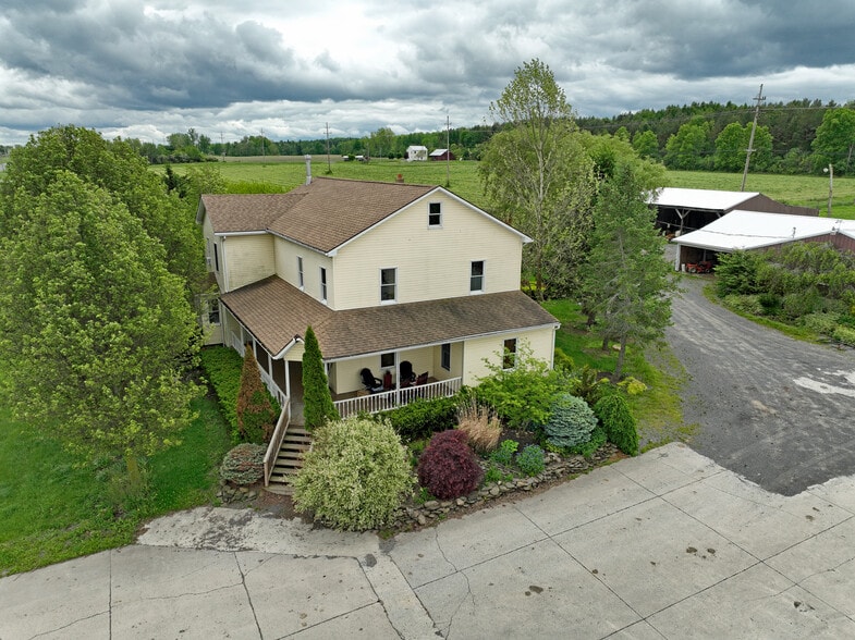 4172 Route 14A, Penn Yan, NY à vendre - Photo du bâtiment - Image 2 de 8