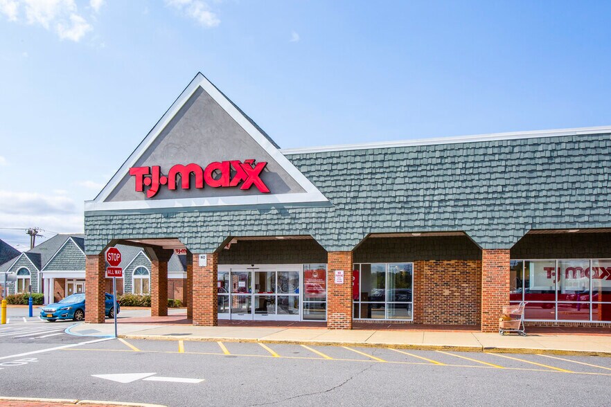 20 Soundview Marketplace, Port Washington, NY à louer - Photo du bâtiment - Image 3 de 3