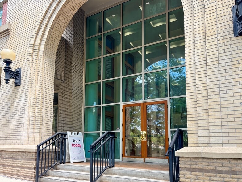 300 E University Ave, Gainesville, FL for lease - Interior Photo - Image 2 of 27