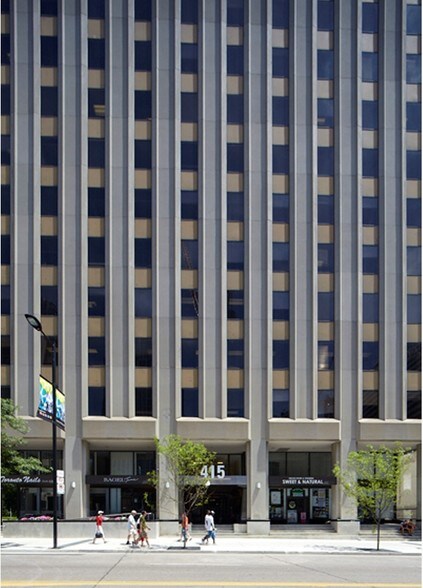 415 Yonge St, Toronto, ON à louer - Photo du bâtiment - Image 3 de 11